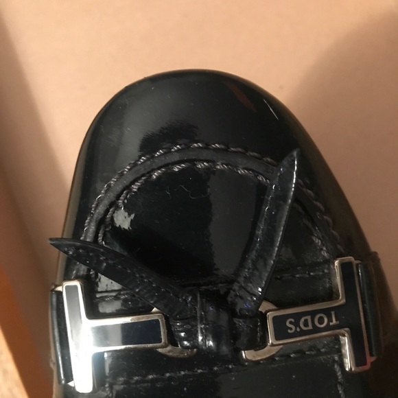 Tod’s Navy Enamel Chanel Kitten Heel Slingbacks - Picture 14 of 16